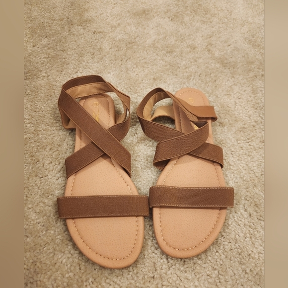 Shoes - Womens Brown Tan Strappy Flat Sandals Size 9 Daydaygo